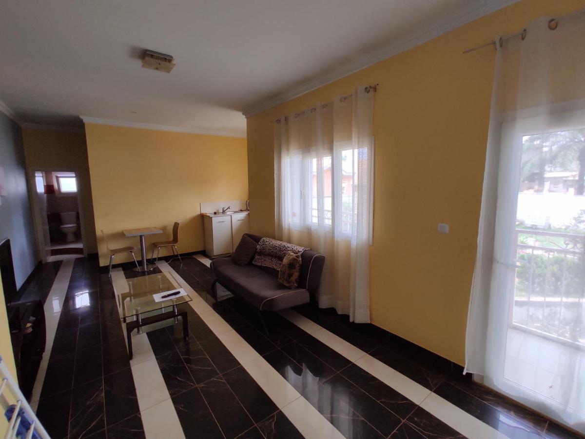 Residence Jardin Tropical Yaoundé エクステリア 写真
