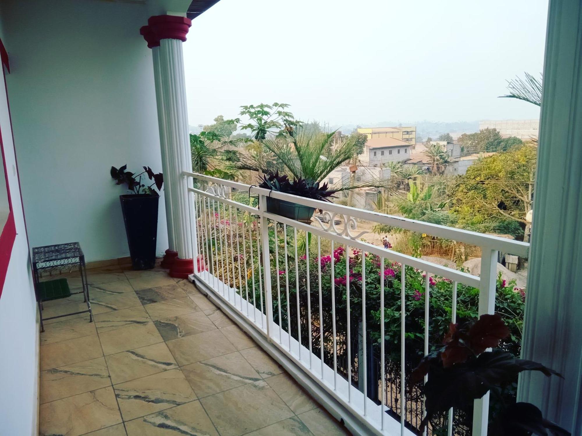 Residence Jardin Tropical Yaoundé エクステリア 写真