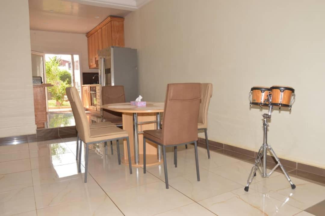 Residence Jardin Tropical Yaoundé エクステリア 写真