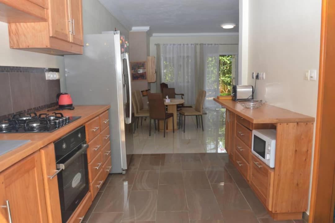 Residence Jardin Tropical Yaoundé エクステリア 写真