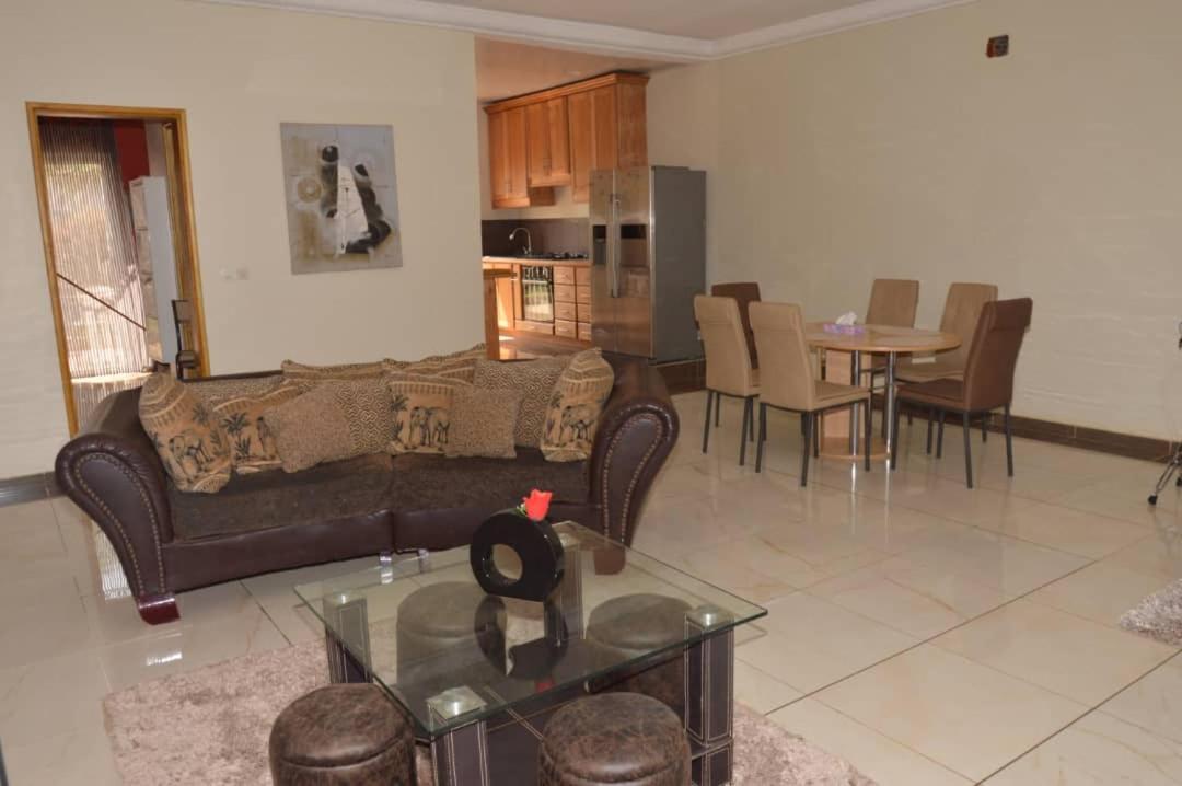 Residence Jardin Tropical Yaoundé エクステリア 写真